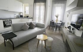 Splendido Dpto Con 2 Letti E 2 Bagni Ad Asti Italy